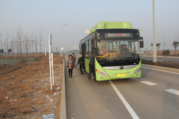 蟠龍新區(qū)開通首條公交線路